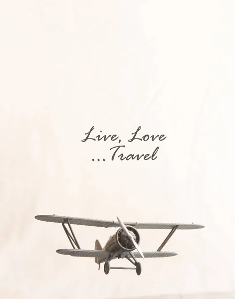 生活爱旅行概念、题字和飞机 — 图库照片