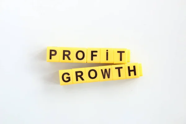 Concetto di crescita del profitto. Iscrizione in lettere gialle. — Foto Stock