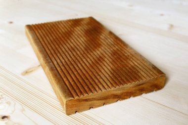 Garapa ahşaptan yapılmış özel teras paneli.