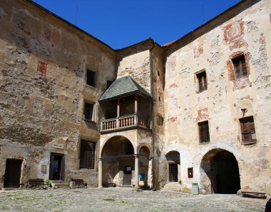 Ledec nad Sazavou - kalenin Sázava, Çek Cumhuriyeti, Orta Avrupa, kale Nehirkenarı yukarıda