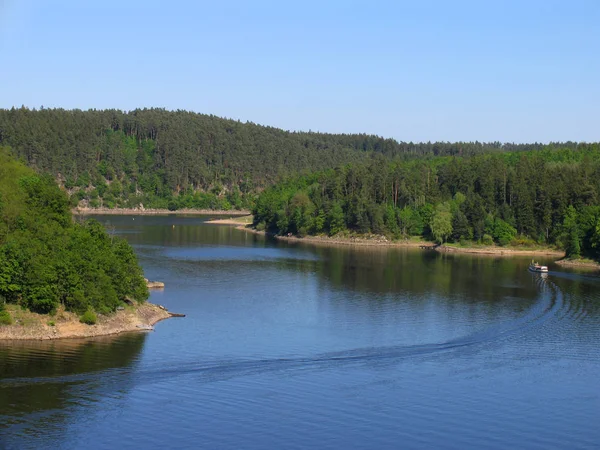 kale zvikov yeşil ağaç orman kayalık sahil mavi su, Çek Cumhuriyeti ile otava ve vltava Nehri üzerinde üzerinden görüntülemek