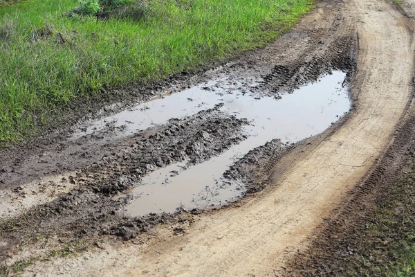 Bir ülke yolda birikintisi