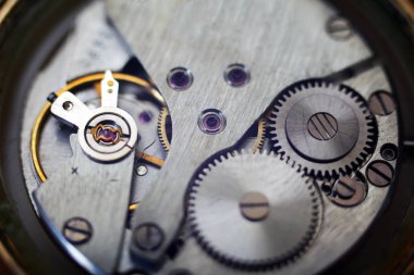 Erkek bilek saatlerinin saat mekanizması yakın çekim