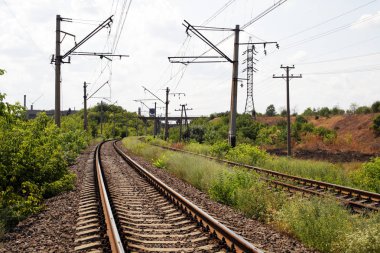 Trenler ve elektrikli trenler için demiryolu