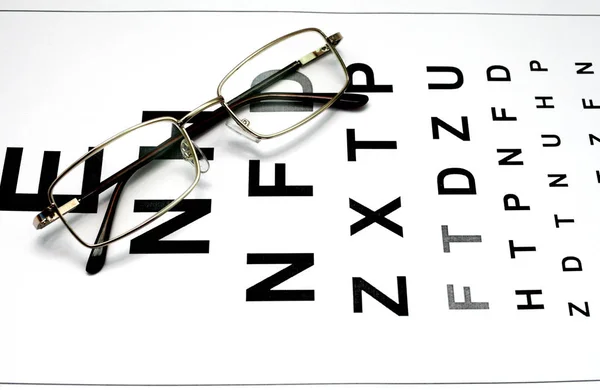 Óculos Estão Mesa Para Exame Ocular — Fotografia de Stock