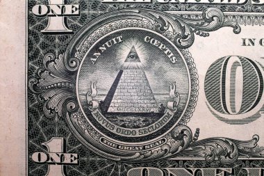 Bir dolarlık banknotta gözü olan bir piramit, arka plan, makro