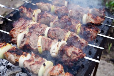 Izgarada ızgara, seçici odaklanma, yakın çekim.