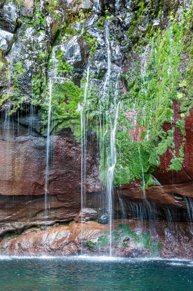 Cascatas Água Descem Para Uma Lagoa Que Alimenta Uma Levada — Fotografia de Stock