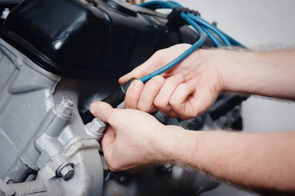 Konzeptreparatur in Garage — Stockfoto