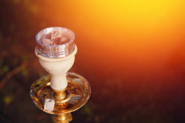 Shisha nargile kırmızı sıcak kömürleri.