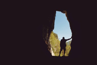 adam silüeti çıkış anlamına gelir.