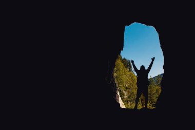 adam silüeti çıkış anlamına gelir.