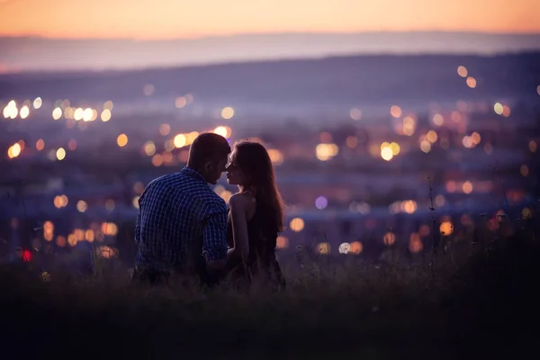 Valentines Day liefhebbers man en meisje — Stockfoto