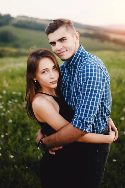 Mann und Mädchen verliebt romantisch — Stockfoto