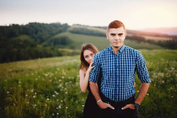 Mann und Mädchen verliebt romantisch — Stockfoto