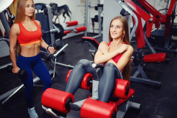 Concepto equipo de entrenamiento grupal para la pérdida de peso . — Foto de Stock