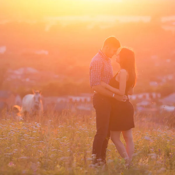 Concept mariage, premier baiser — Photo