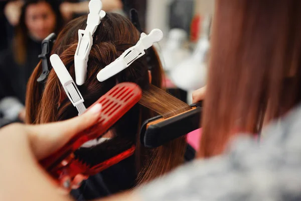 Procedure van keratine haar ontkrullen — Stockfoto