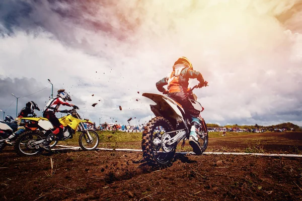 Team Atleten Mountainbikes Beginnen Concept Motorcross Stunts Fiets — Stockfoto