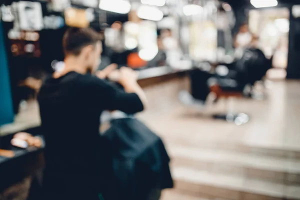 Cabeleireiro e salão de cabeleireiro, barbearia para homens — Fotografia de Stock