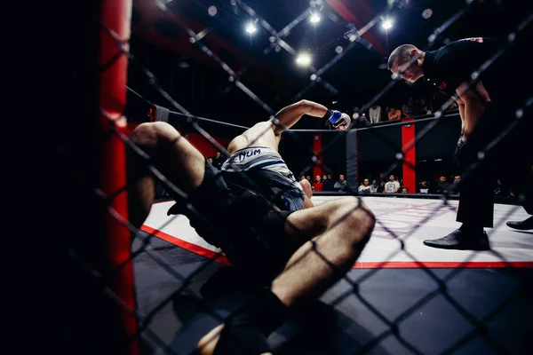 Boxare fighters slåss — Stockfoto