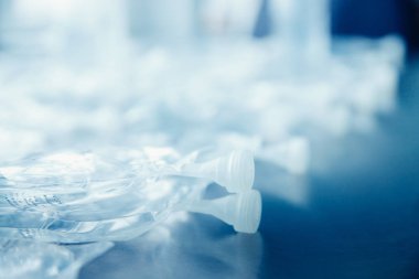 Damlalık içinde bir ven yakın çekim.