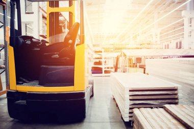 Yapı malzemeleri ile raf