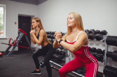 Halter vücut fitness ile ağız kavgası