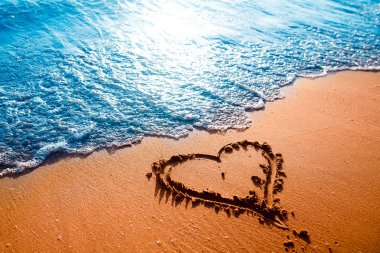 Beach kalp. Kavram Sevgililer günü sahilde
