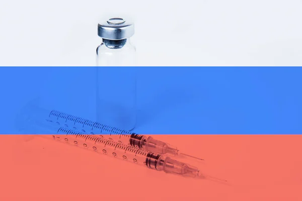 Seringa médica com doping contra o fundo da bandeira da Rússia — Fotografia de Stock