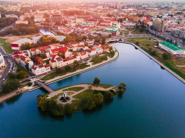 Havadan görünümü dron, cityscape Minsk, Beyaz Rusya'nın. Gün batımı. Panorama