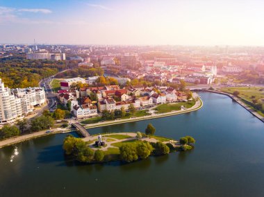 Havadan görünümü dron, cityscape Minsk, Beyaz Rusya'nın. Gün batımı. Panorama