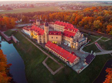 Havadan fotoğraf Nesvizh kale sonbahar akşam, Belarus Minsk