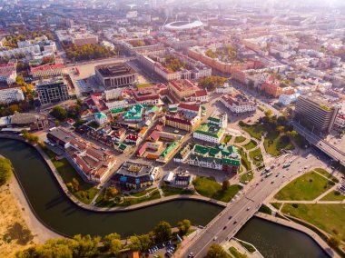 Havadan görünümü dron, cityscape Minsk, Beyaz Rusya'nın. Gün batımı. Panorama