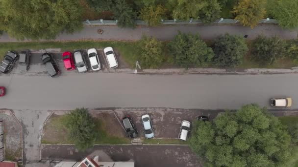 Panoráma a város őszi, Tom folyó. Drone légi felülnézet. — Stock videók