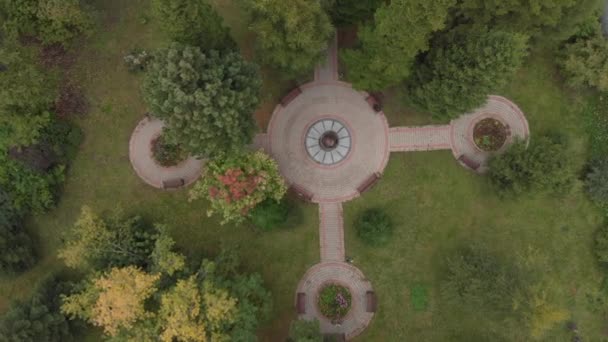 Panoramisch uitzicht stad herfst, Tom rivier. Drone luchtfoto bovenaanzicht. — Stockvideo