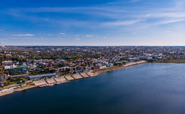 Panoramik şehir sonbahar, Tom nehir Tomsk. — Stok fotoğraf