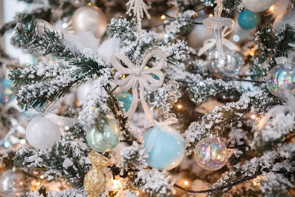 Primer plano árbol de Navidad juguete luz fondo —  Fotos de Stock