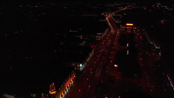 Дрон с видом с воздуха, панорама города Панорама района Немига ночью — стоковое видео