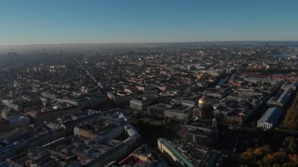 Saint-Petersburg. Hava St Isaac Katedrali, sokakları ve su kanalları görüntülemek — Stok video