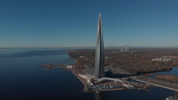 Wolkenkrabber Lakhta center Gazprom hoofdkwartier. Stadion Zenit Arena. Finse Golf. — Stockvideo