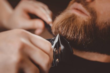 Kuaför işlem tıraş jilet sakallı