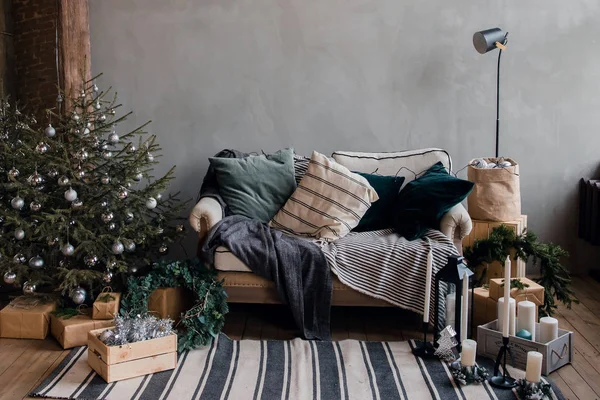 Vertical photo of cozy living room with rocking horse and christmas  presents near decorated new year tree. Contemporary interior design with  rug and sofa in modern apartment photo – New year tree