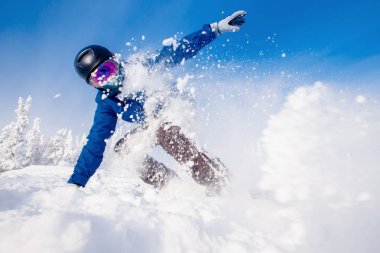Snowboard snowboard üzerinde sürmek kar üzerinden patlama.