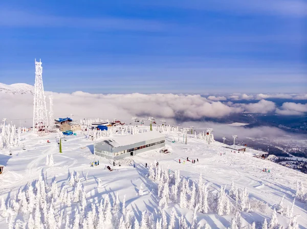 Sheregesh, Kemerovo, Rusland, luchtfoto drone bergen en bos, — Stockfoto