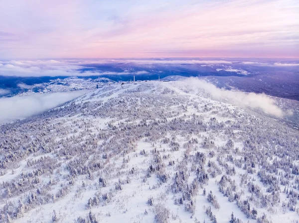 Sheregesh, Kemerovo, Russia, Aerial view drone mountains and forest, — Stock Photo, Image