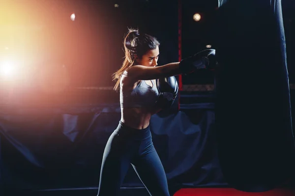 Meisje atleet Boxing Mma — Stockfoto