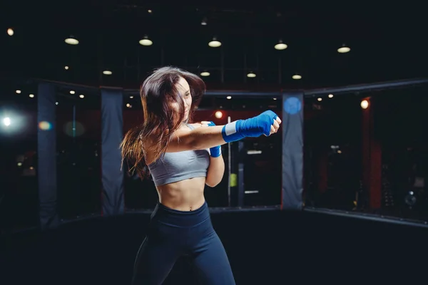 Fille athlète Boxe MMA — Photo