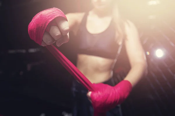 Chica atleta boxeo mma — Foto de Stock