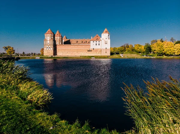 Castillo Mir complejo histórico Bielorrusia — Foto de Stock